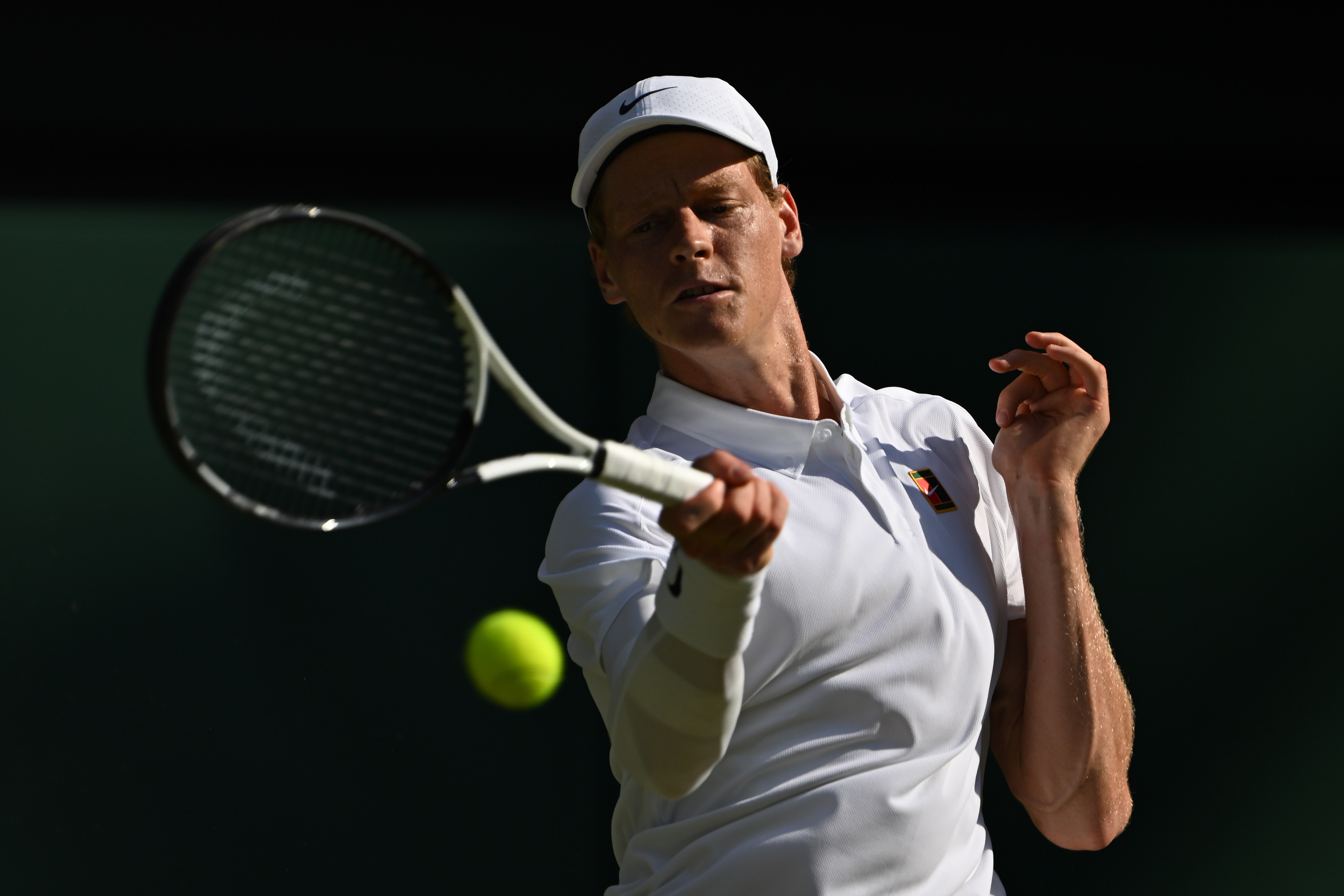 温网绝杀拉沃尔杯,辛纳统治全场 温网绝杀拉沃尔杯,辛纳统治全场