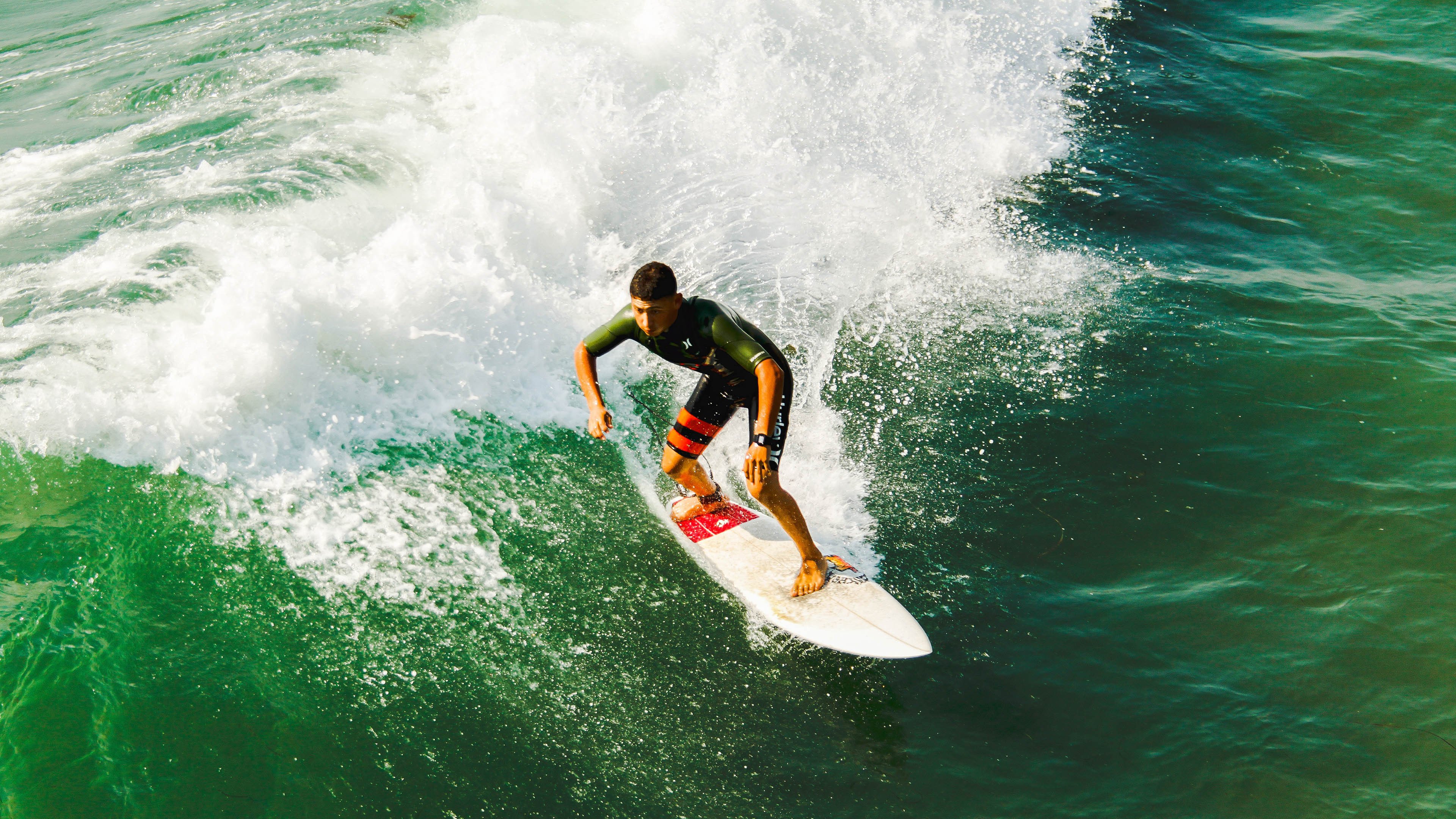 F1新赛季揭幕战焦点战，奇才稳稳拿下活塞，赛道内外皆见稳定性制胜法则