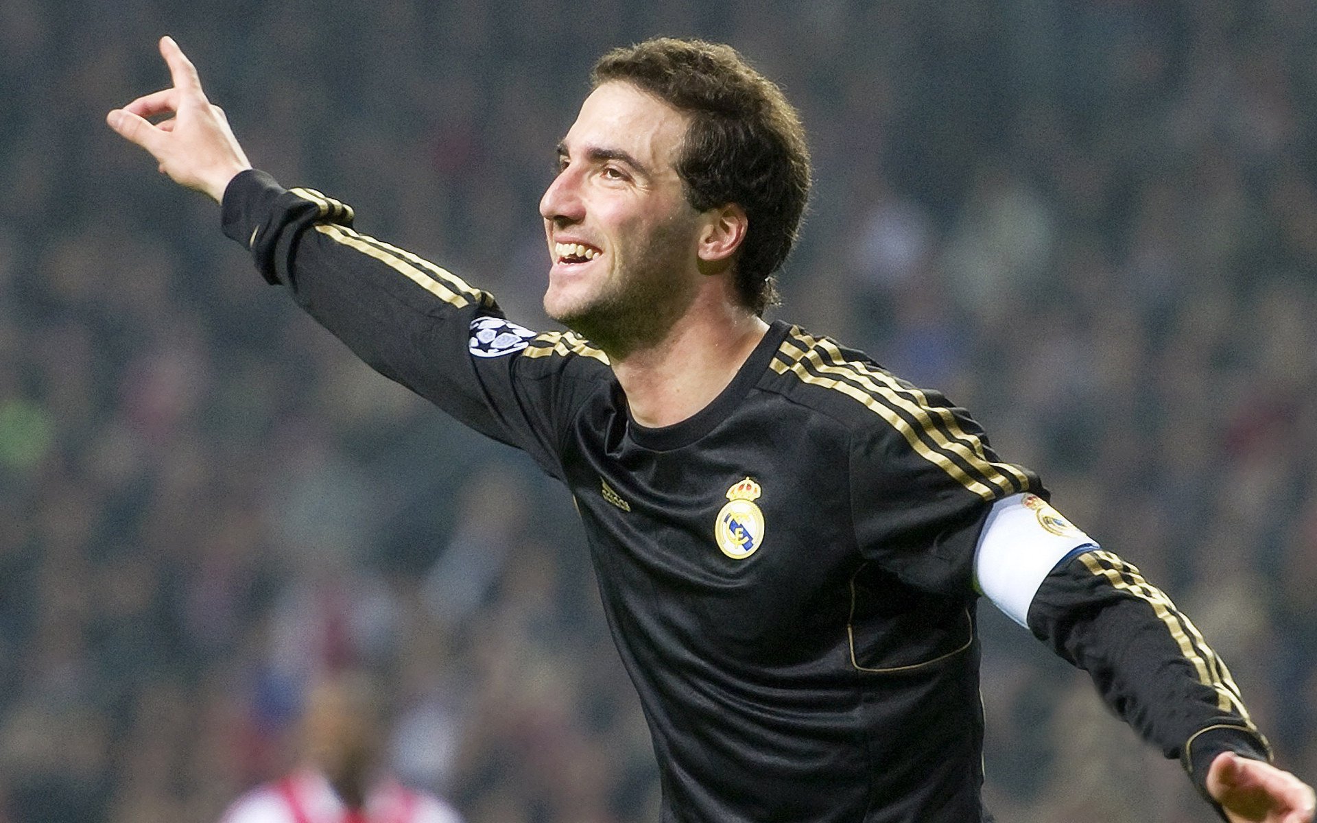 北欧寒冰难阻蓝鹰翱翔，压力熔炉铸就亚洲之光—拉齐奥全面压制冰岛，孙兴慜逆境爆发启示录